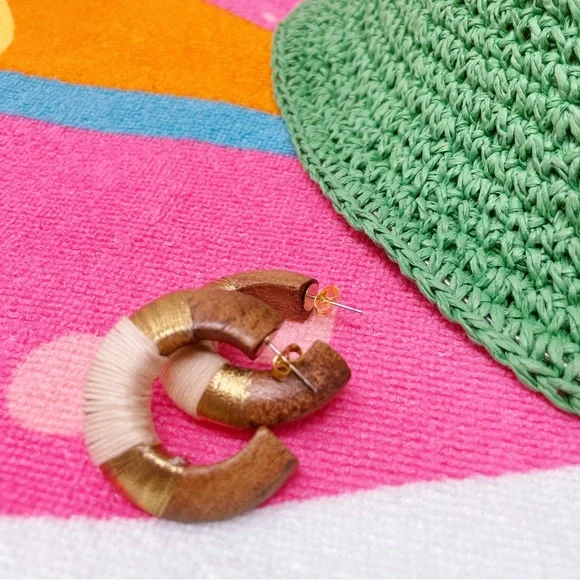 🚨Vacation Bundle🚨 SUNGLASSES, HAT, EARRINGS AND BEACH TOWEL - Picture 11 of 16